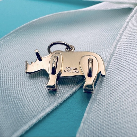 RARE Tiffany & Co. 18K Rose Gold Save The Wild Rhino Charm with PACKAGING - Picture 8 of 10